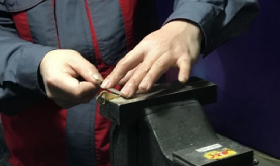 徒手配鑰匙、冰火焊鋼管……這些航天工匠們的超群技藝令人嘆服！