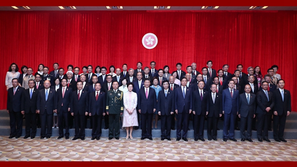 習近平會見香港特別行政區(qū)新任行政、立法、司法機構負責人