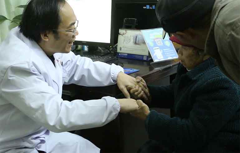 致敬偉大改革｜對話40年，講述身邊的健康故事（第三集）——有了新農(nóng)合，看病不再愁