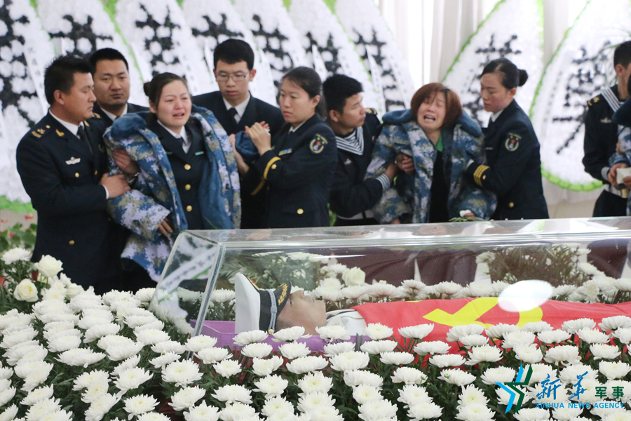 ↑資料圖片：張超烈士遺體告別儀式現(xiàn)場。