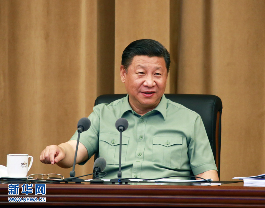 5月24日，中共中央總書記、國家主席、中央軍委主席習(xí)近平視察海軍機關(guān)，親切接見海軍第十二次黨代會全體代表和海軍機關(guān)正師職以上領(lǐng)導(dǎo)干部。這是習(xí)近平聽取海軍工作匯報后發(fā)表重要講話。 新華社記者 查春明 攝 