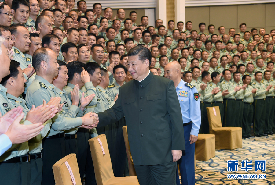 6月22日，正在山西省考察工作的中共中央總書記、國(guó)家主席、中央軍委主席習(xí)近平在太原接見駐晉部隊(duì)師以上領(lǐng)導(dǎo)干部和建制團(tuán)單位主官。新華社記者 琚振華 攝