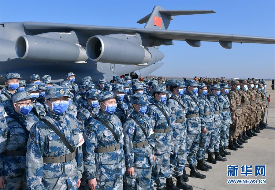 （聚焦疫情防控·圖文互動）（8）空軍第四次向武漢大規(guī)?？者\(yùn)醫(yī)療隊員和物資