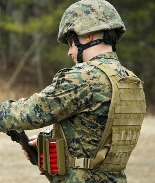 是電影還是現(xiàn)實？美軍陸戰(zhàn)隊士兵操大槍射擊練習(xí)