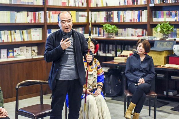 劉文濤：通過(guò)對(duì)每件兵器的復(fù)制，我們了解兵器造型與兵器制作的手藝，實(shí)現(xiàn)與古人的對(duì)話。