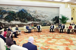 韓正會見中俄友好、和平與發(fā)展委員會第十四次全體會議與會代表