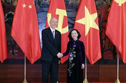蔡奇同越共中央政治局委員、中央書記處常務(wù)書記張氏梅舉行會談