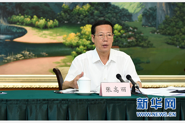 9月16日至18日，中共中央政治局常委、國務(wù)院副總理張高麗在廣西調(diào)研。這是9月17日，張高麗在南寧主持召開“十三五”規(guī)劃編制工作座談會。 新華社記者張鐸攝 