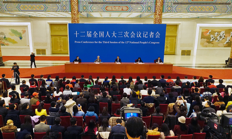 3月15日，國務(wù)院總理李克強(qiáng)在北京人民大會堂與中外記者見面，并回答記者提問。新華社記者 李賀 攝