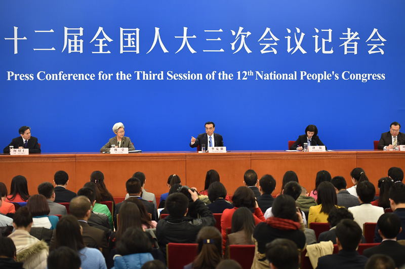 3月15日，國務(wù)院總理李克強(qiáng)在北京人民大會堂與中外記者見面，并回答記者提問。新華社記者 李然 攝