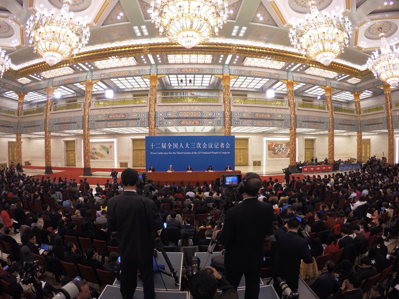 3月15日，國務(wù)院總理李克強(qiáng)在北京人民大會堂與中外記者見面，并回答記者提問。 新華社記者陳曄華攝