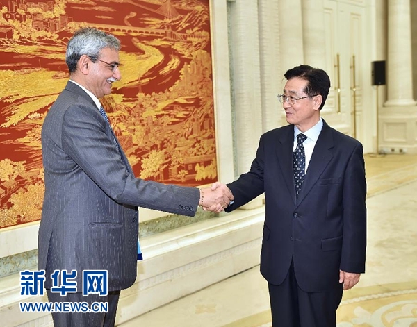 5月9日，中共中央書記處書記、中央紀(jì)委副書記趙洪祝在北京會(huì)見印度中央監(jiān)察委員會(huì)主席喬杜里。 新華社記者 李濤 攝