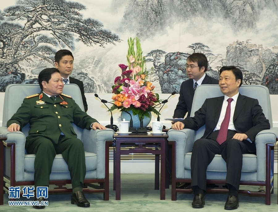 8月29日，中共中央政治局委員、國(guó)家副主席李源潮在北京會(huì)見(jiàn)越南共產(chǎn)黨中央政治局委員、國(guó)防部長(zhǎng)吳春歷。 新華社記者丁林?jǐn)z