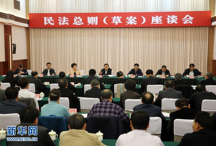 這是11月23日，張德江在成都主持召開座談會，11個?。▍^(qū)、市）人大常委會負(fù)責(zé)同志、部分全國人大代表、法律工作者及專家學(xué)者參加會議。新華社記者 劉衛(wèi)兵 攝 