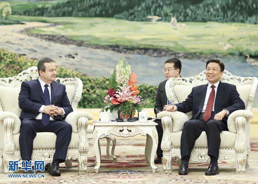 12月15日，國(guó)家副主席李源潮在北京會(huì)見(jiàn)塞爾維亞第一副總理兼外長(zhǎng)伊維察·達(dá)契奇。新華社記者 丁林 攝