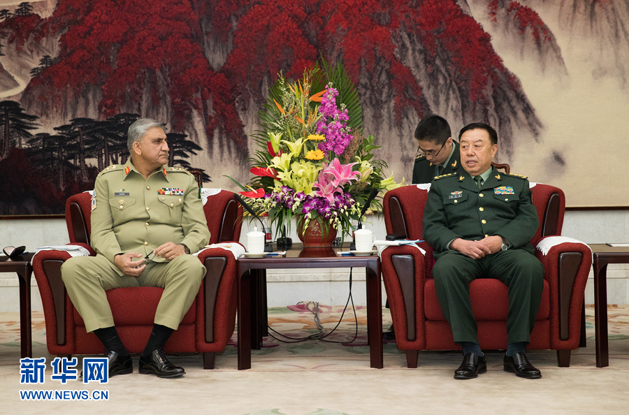 3月16日，中央軍委副主席范長龍會見來訪的巴基斯坦陸軍參謀長巴杰瓦。   新華社記者琚振華攝
