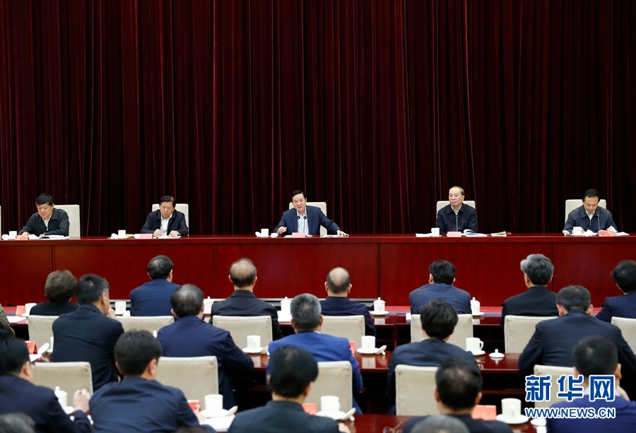 4月13日，中央宣傳部、中央政法委在北京召開貫徹落實(shí)《關(guān)于進(jìn)一步把社會(huì)主義核心價(jià)值觀融入法治建設(shè)的指導(dǎo)意見》電視電話會(huì)議。中共中央政治局委員、中央書記處書記、中宣部部長(zhǎng)劉奇葆出席會(huì)議并講話。新華社記者丁海濤攝