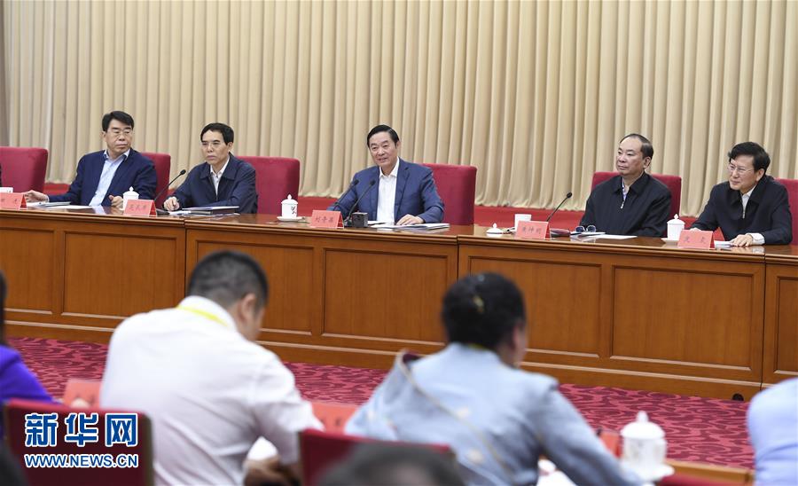 5月18日，中共中央政治局委員、中央書記處書記、中宣部部長(zhǎng)劉奇葆在北京出席紀(jì)念新華書店成立80周年座談會(huì)并講話。 新華社記者 張領(lǐng) 攝