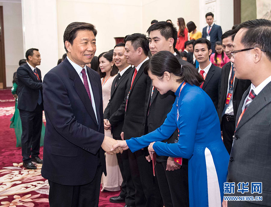 5月22日，中共中央政治局委員、國家副主席李源潮在北京會見越南胡志明共青團中央書記處第一書記黎國鋒率領(lǐng)的越南青年代表團。 新華社記者李濤 攝