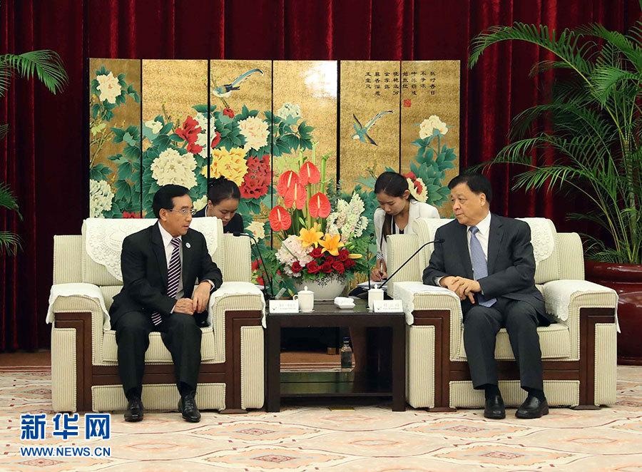 6月11日，中共中央政治局常委、中央書記處書記劉云山在福州會(huì)見來(lái)華出席金磚國(guó)家政黨、智庫(kù)和民間社會(huì)組織論壇的老撾人民革命黨中央政治局委員、中央書記處常務(wù)書記、國(guó)家副主席潘坎。新華社記者劉衛(wèi)兵攝
