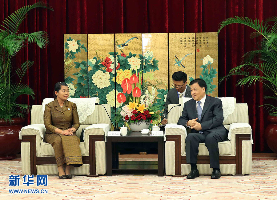 6月11日，中共中央政治局常委、中央書記處書記劉云山在福州會(huì)見來(lái)華出席金磚國(guó)家政黨、智庫(kù)和民間社會(huì)組織論壇的柬埔寨人民黨中央常委、副首相梅森安。新華社記者劉衛(wèi)兵攝