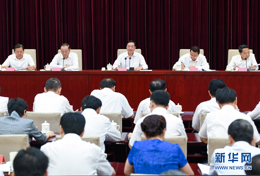 7月28日，中宣部在北京召開(kāi)全國(guó)宣傳部長(zhǎng)專題工作會(huì)議，學(xué)習(xí)貫徹習(xí)近平總書記在省部級(jí)主要領(lǐng)導(dǎo)干部專題研討班上的重要講話精神。中共中央政治局委員、中央書記處書記、中宣部部長(zhǎng)劉奇葆出席會(huì)議并講話。新華社記者張領(lǐng)攝