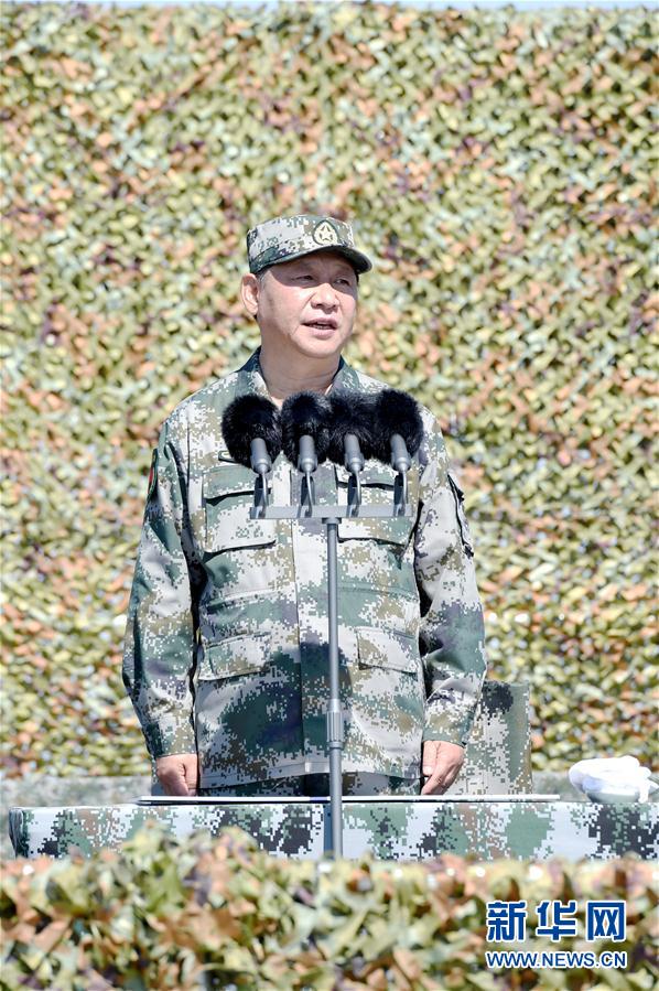 7月30日上午，慶祝中國人民解放軍建軍90周年閱兵在朱日和聯(lián)合訓(xùn)練基地隆重舉行。中共中央總書記、國家主席、中央軍委主席習(xí)近平檢閱部隊(duì)并發(fā)表重要講話。新華社記者 蘭紅光攝