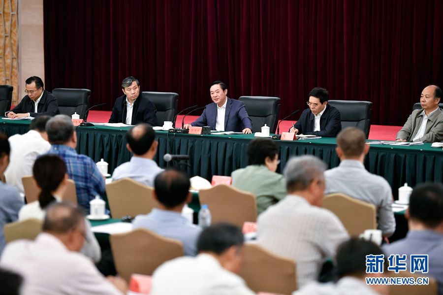 9月7日，中共中央政治局委員、中央書記處書記、中宣部部長(zhǎng)劉奇葆在北京出席全國(guó)電視劇工作座談會(huì)并講話。 新華社記者 燕雁 攝


