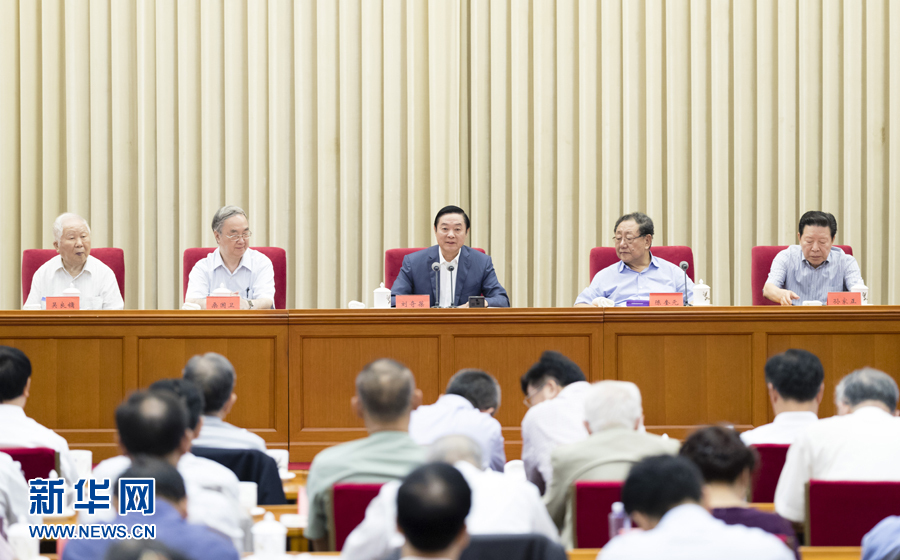 9月8日，中共中央政治局委員、中央書記處書記、中宣部部長劉奇葆在北京出席中國大百科全書第三版總編輯委員會成立大會并講話。 新華社記者丁海濤 攝