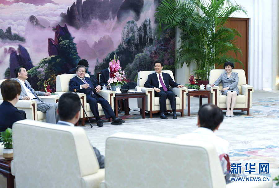 9月20日，國家副主席李源潮在北京會見由黨的最高顧問、前眾議長橫路孝弘率領(lǐng)的日本民進黨政治家代表團。 新華社記者 張領(lǐng) 攝 