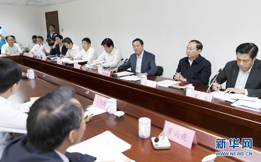 9月22日，中共中央政治局委員、中央書(shū)記處書(shū)記、中宣部部長(zhǎng)劉奇葆在北京調(diào)研京劇像音像工程情況。這是劉奇葆與有關(guān)方面負(fù)責(zé)同志座談交流。新華社記者 丁海濤 攝