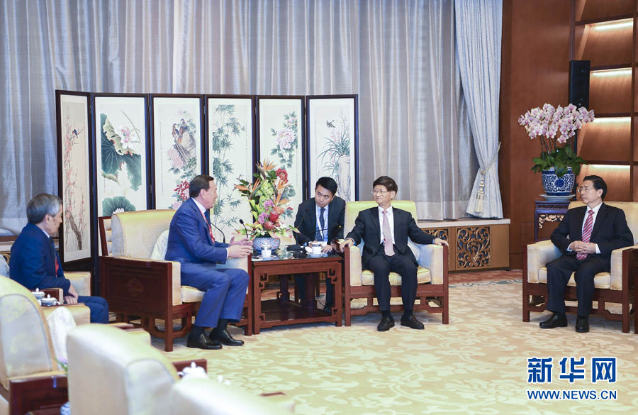 9月26日，中共中央政治局委員、中央政法委書記孟建柱在北京會見來華出席國際刑警組織第86屆全體大會的哈薩克斯坦內(nèi)務部長卡西莫夫。國務委員、公安部部長郭聲琨參加有關(guān)會見。新華社記者 張領(lǐng) 攝