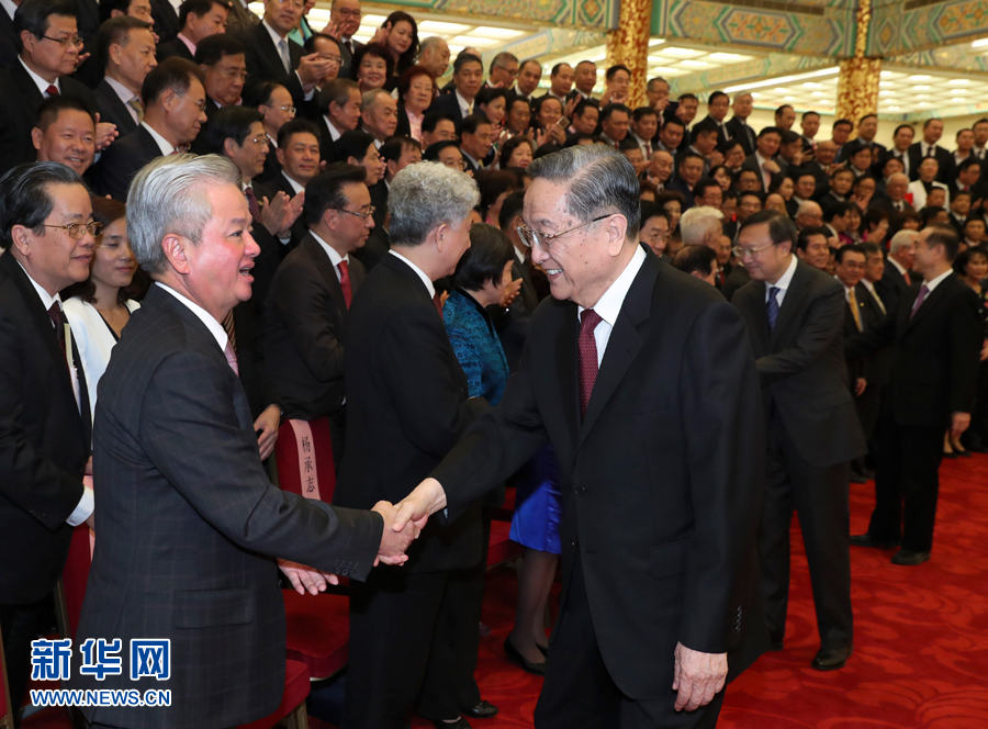 9月28日，中共中央政治局常委、全國政協(xié)主席俞正聲在北京會見出席中國海外交流協(xié)會第六次會員大會的全體代表，并發(fā)表講話。 新華社記者 龐興雷 攝