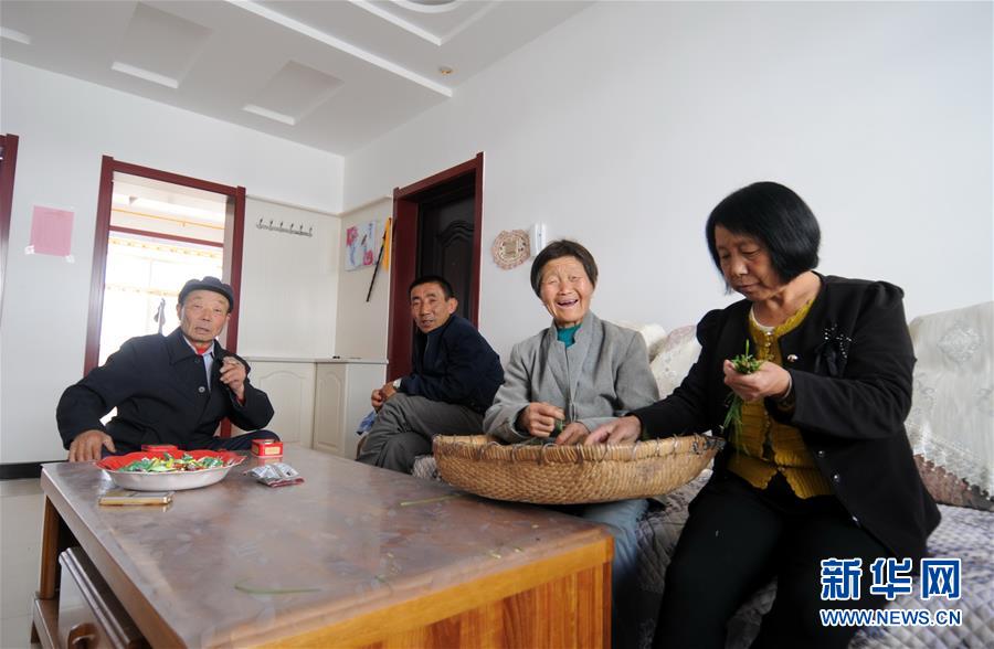 （新華全媒頭條·圖文互動）（1）開啟新征程　譜寫新史詩——以習近平同志為核心的黨中央引領(lǐng)中國特色社會主義進入新時代