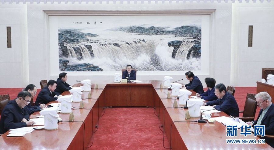 1月22日，中共十二屆全國人大常委會黨組在北京召開會議，認真學(xué)習(xí)領(lǐng)會習(xí)近平總書記在黨的十九屆二中全會上的重要講話精神，研究全國人大常委會貫徹落實全會精神、做好憲法修改相關(guān)工作。全國人大常委會委員長、常委會黨組書記張德江主持會議并講話。新華社記者 丁林 攝