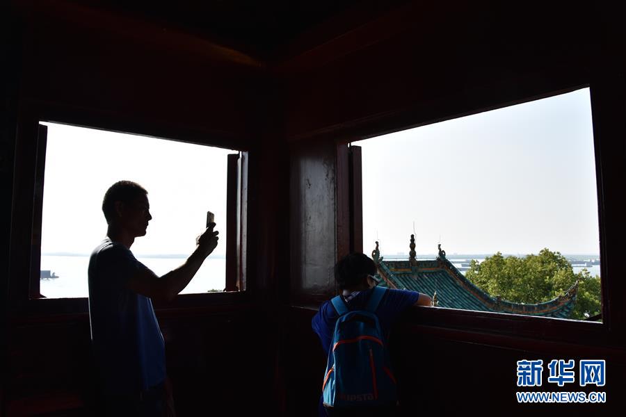 （大江奔流——來自長江經(jīng)濟(jì)帶的報(bào)道·圖文互動(dòng)）（1）登岳陽樓，又見“浩浩湯湯”