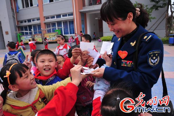 【我和軍隊的不解之緣】“先是軍人，才是媽媽”
