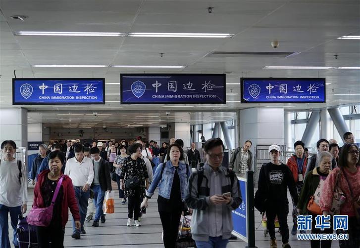 （圖文互動）（4）四十年、一扇窗——兩地值守者眼中的羅湖橋