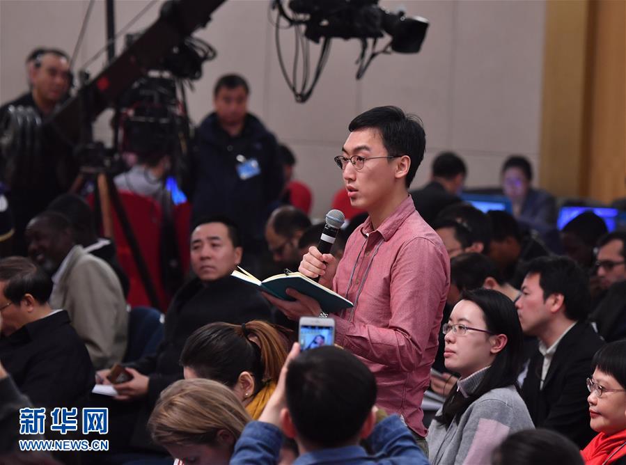（兩會·XHDW）（3）農(nóng)業(yè)部部長韓長賦等就“實(shí)施鄉(xiāng)村振興戰(zhàn)略 推動農(nóng)業(yè)轉(zhuǎn)型升級”答記者問