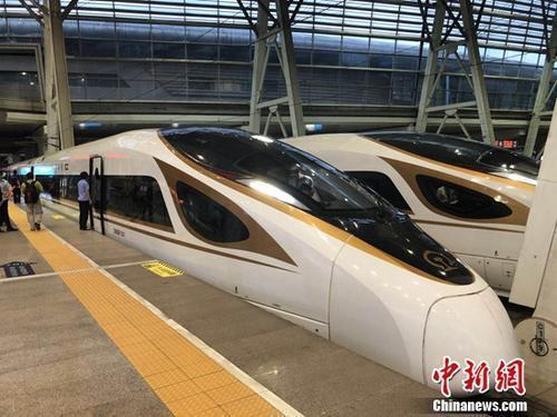 資料圖：復(fù)興號動車組在京津城際鐵路按照時速350時速達速運行。冷昊陽 攝