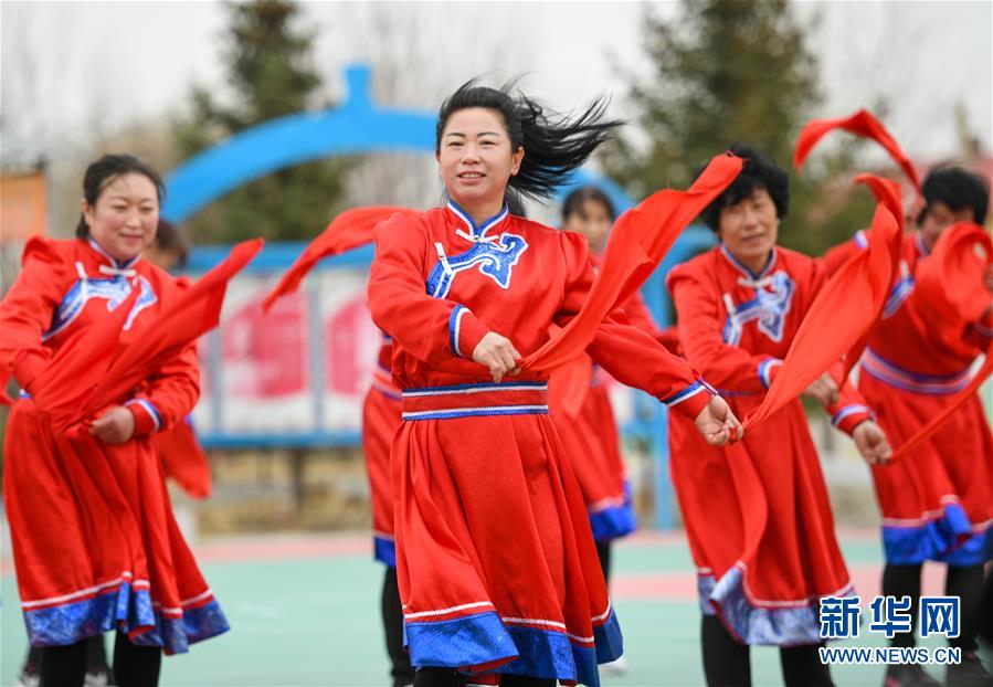 （壯麗70年·奮斗新時代·圖文互動）（1）情同一家，守望相助，共奔小康——內(nèi)蒙古興安盟巴彥敖包嘎查民族團(tuán)結(jié)見聞