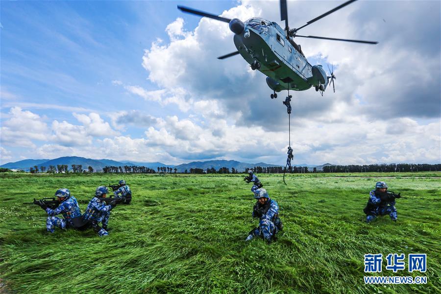 （人民海軍70年·新華全媒頭條·圖文互動）（11）向著深藍(lán)出發(fā)——獻給人民海軍成立70周年