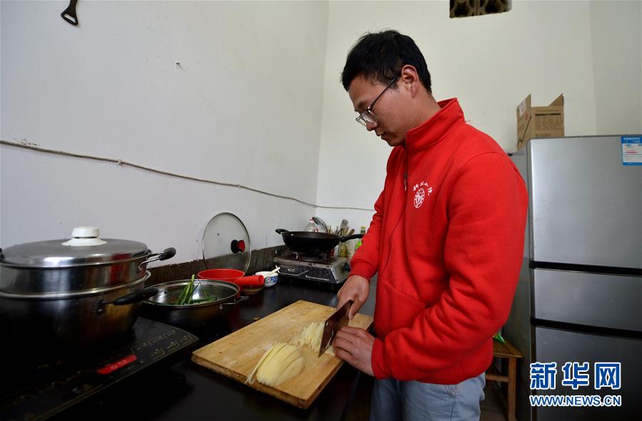 （愛國情 奮斗者·圖文互動）（4） “解民生之多艱，育天下之英才”——中國農(nóng)大師生扎根田野書寫奉獻(xiàn)之歌