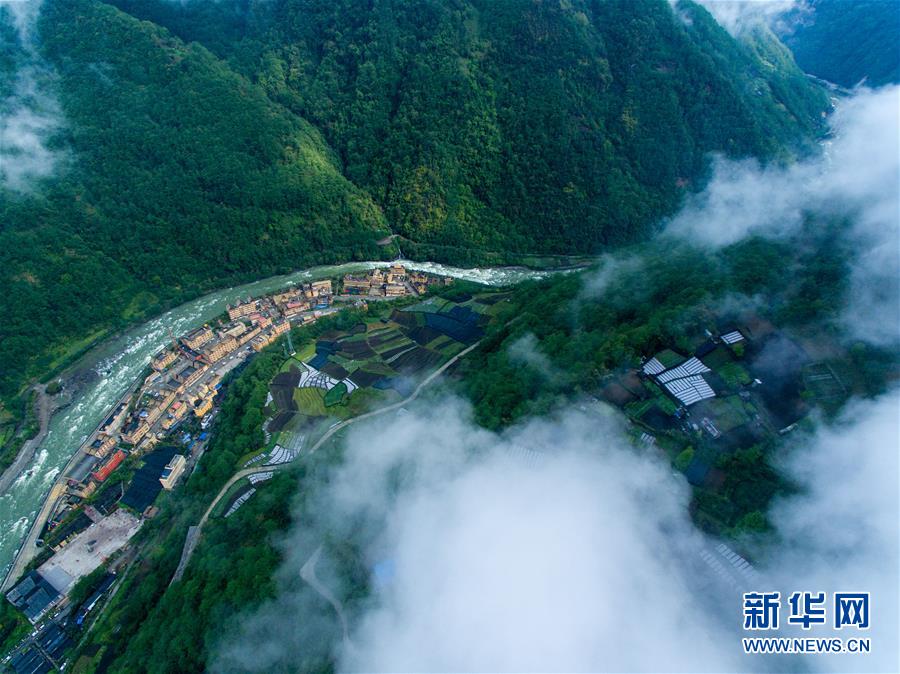 （壯麗70年·奮斗新時(shí)代·圖文互動）（1）獨(dú)龍江畔，這個(gè)民族“一躍千年”