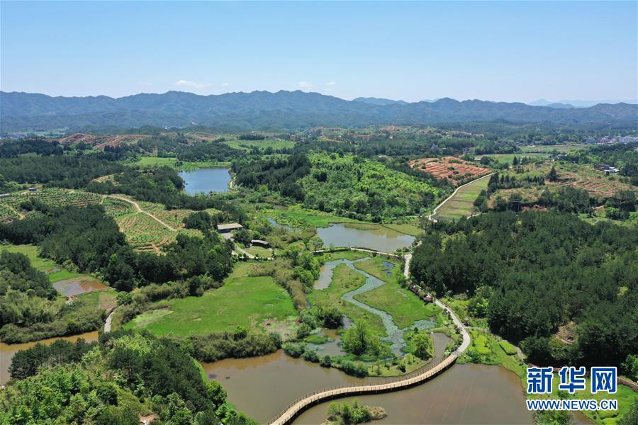 (壯麗70年·奮斗新時代·圖文互動）（2）福建長?。簱Q顏“山光水濁” 永駐綠水青山