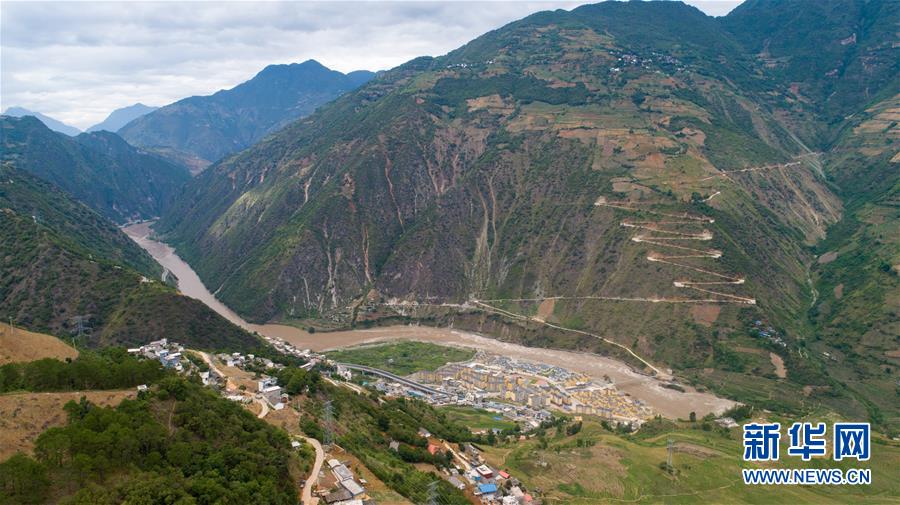 （直過民族脫貧攻堅(jiān)·圖文互動）（3）下山！傈僳群眾開啟新生活