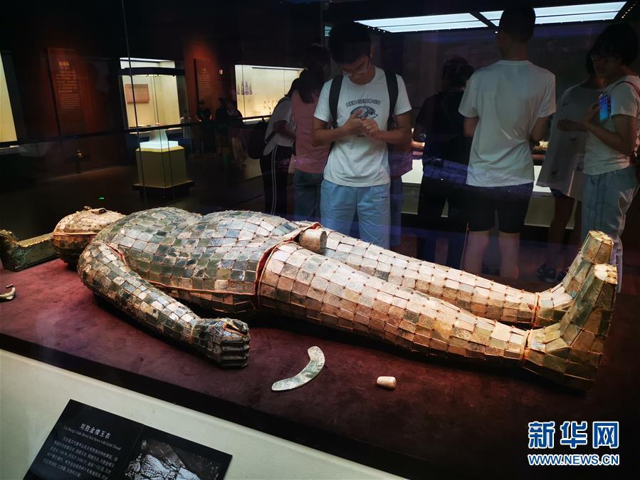 （新華調(diào)查·新中國考古重大發(fā)現(xiàn)·圖文互動）（1）滿城漢墓：點(diǎn)一盞長信宮燈，看不盡金縷玉衣