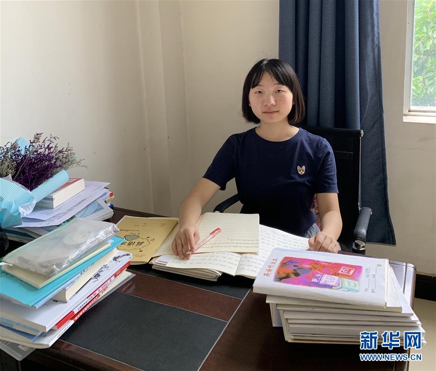 （在習(xí)近平新時(shí)代中國(guó)特色社會(huì)主義思想指引下——新時(shí)代新作為新篇章·總書記關(guān)心的百姓身邊事·圖文互動(dòng))（2）“我走進(jìn)大山，是為了讓你走出大山”——大學(xué)生支教故事