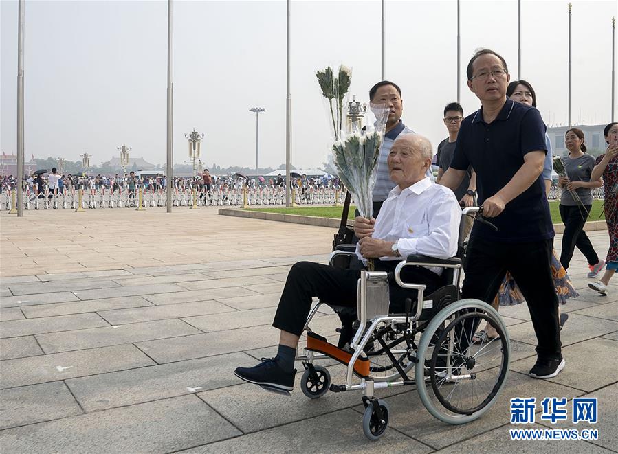 （壯麗70年·奮斗新時代——共和國榮光）（2）張富清：緊跟黨走，做黨的好戰(zhàn)士