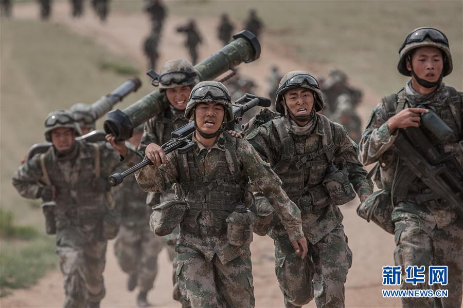 （新華全媒頭條·圖文互動(dòng)）（13）沿著中國特色強(qiáng)軍之路闊步前進(jìn)——黨中央、中央軍委領(lǐng)導(dǎo)推進(jìn)國防和軍隊(duì)建設(shè)70年紀(jì)實(shí)